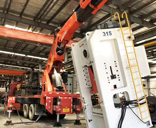 临武附近随车吊出租，轻松解决运输难题