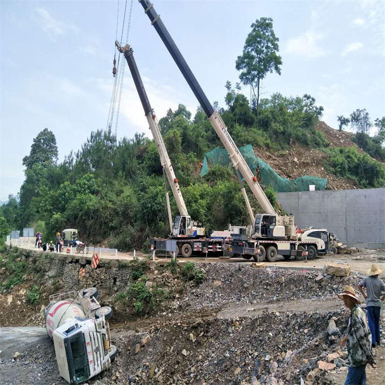 临武汽车掉沟里叫吊车救援要多少钱