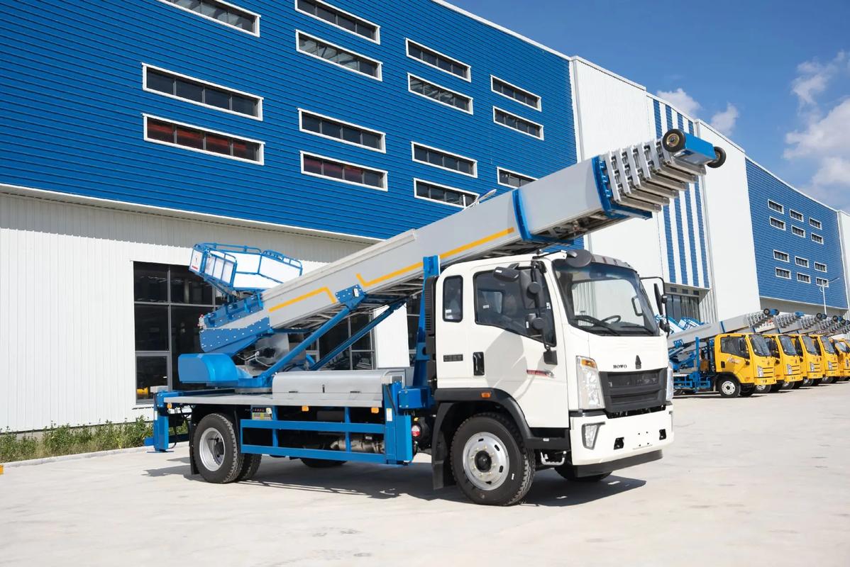 临武出租云梯车高空作业车 建筑垃圾搬运